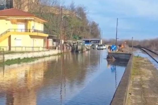 Συνεχίζεται η μάχη με τα νερά στον Έβρο - Σε επιφυλακή ο δήμος Σουφλίου